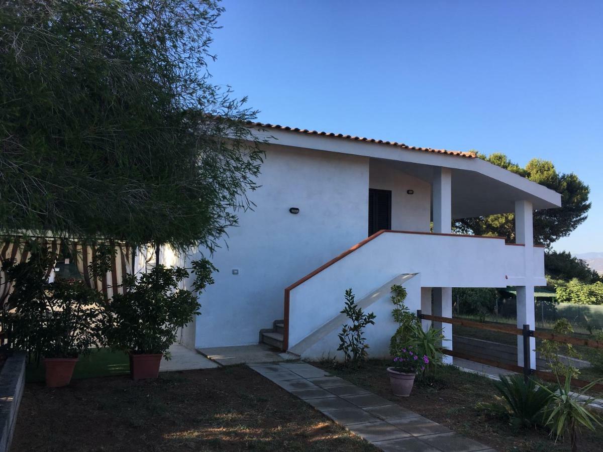 Casa Vacanze Porto Pino Apartamento Exterior foto